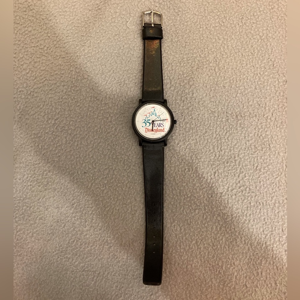 NWOT Vintage 35 Years Disneyland Watch - Picture 3 of 5